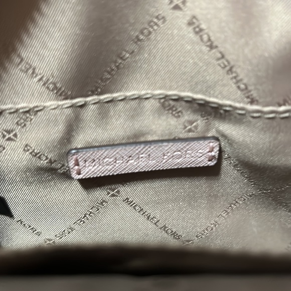 Jet Set Travel Medium Logo Dome Crossbody Bag - Picture 3 of 3